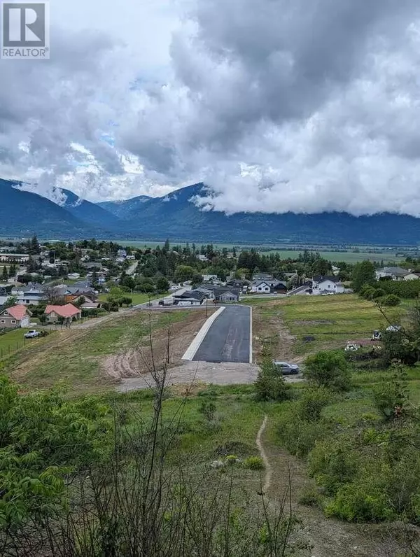 1923 McLaren Street, Creston, BC V0B1G5