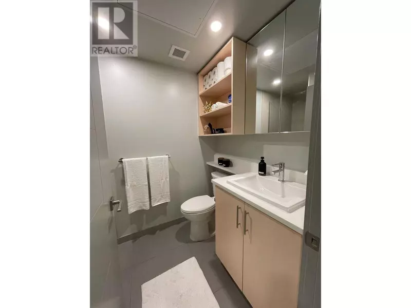 345 DOUGALL RD North #215, Kelowna, BC V1X3K8