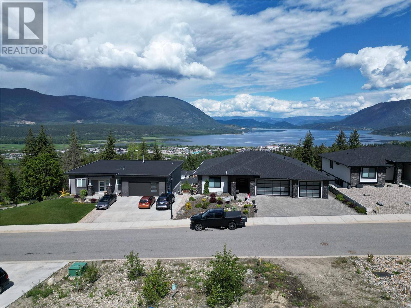 1040 17 Avenue SE, Salmon Arm, BC V1E2C9