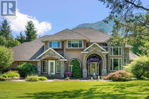 880 WATERLOO Road, Castlegar, BC V1N4K8