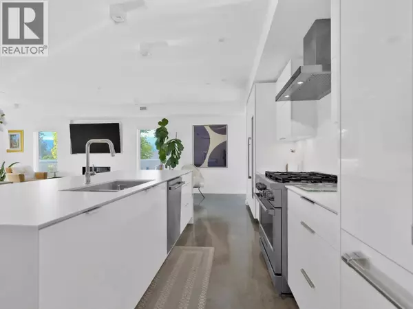 Kelowna, BC V1W1V7,4071 Lakeshore RD #201