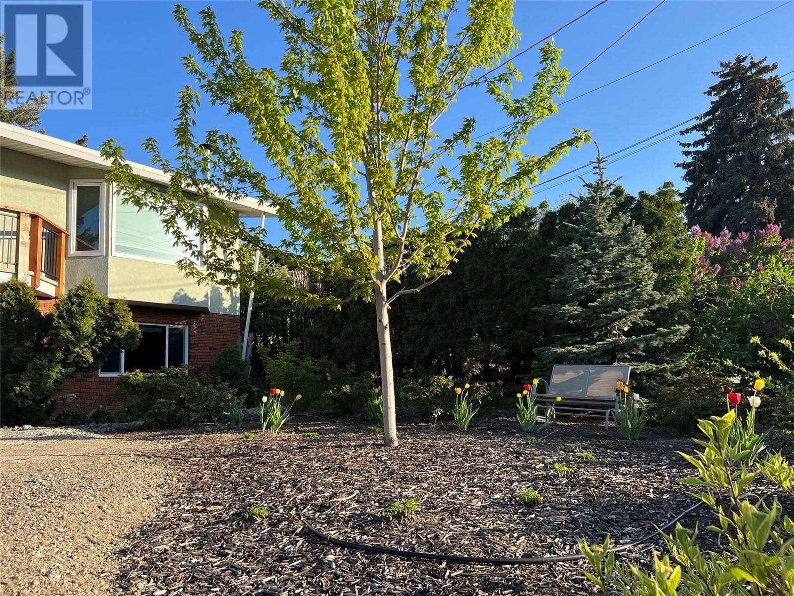 West Kelowna, BC V1Z2C3,2415 COLLINGWOOD Road