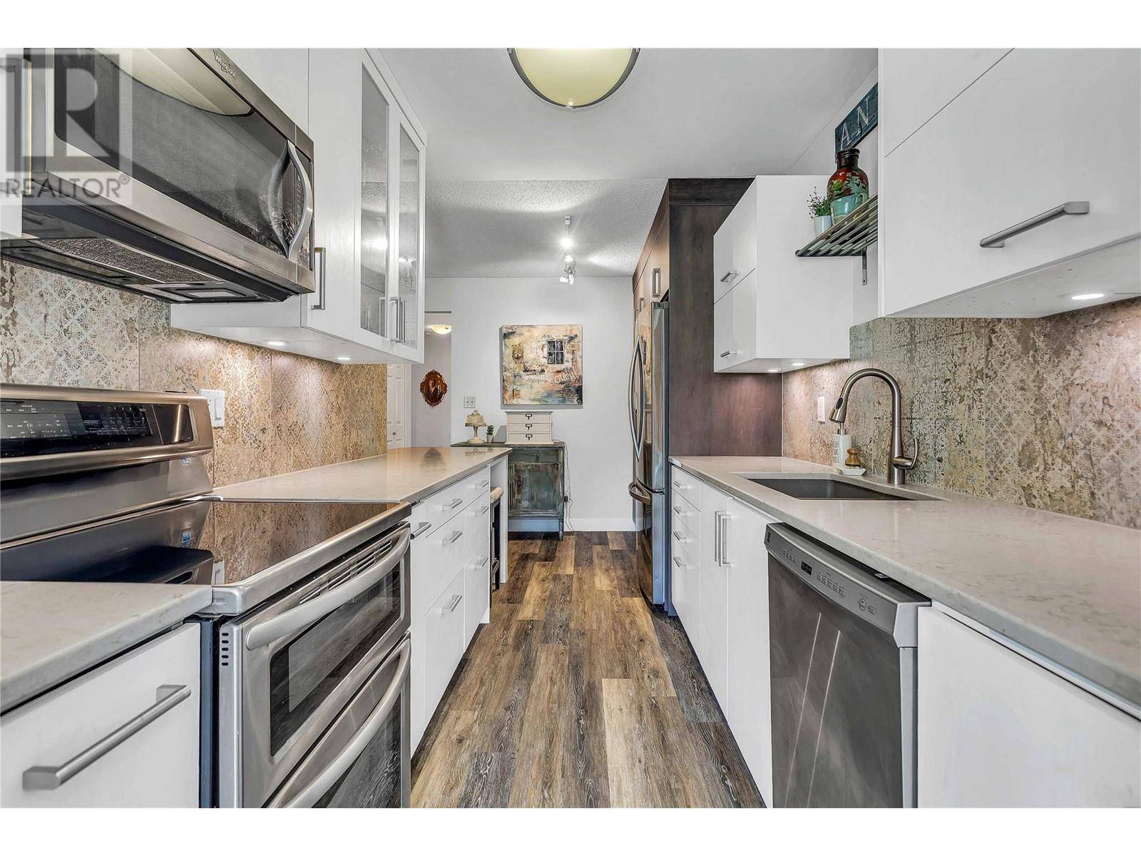Kelowna, BC V1Y8L7,1056 Bernard AVE #216