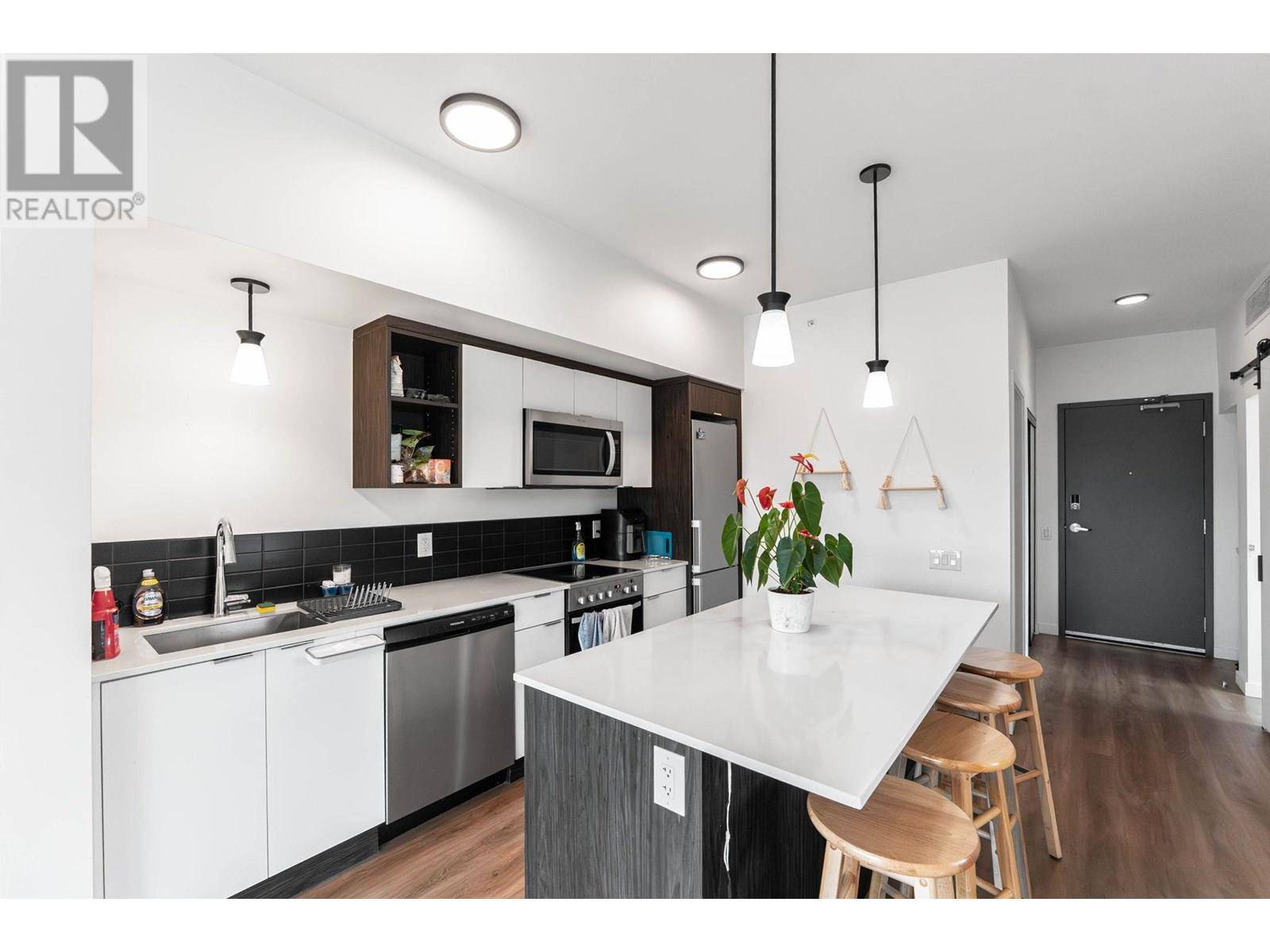 Kelowna, BC V1V0B3,615 Rutland RD #510