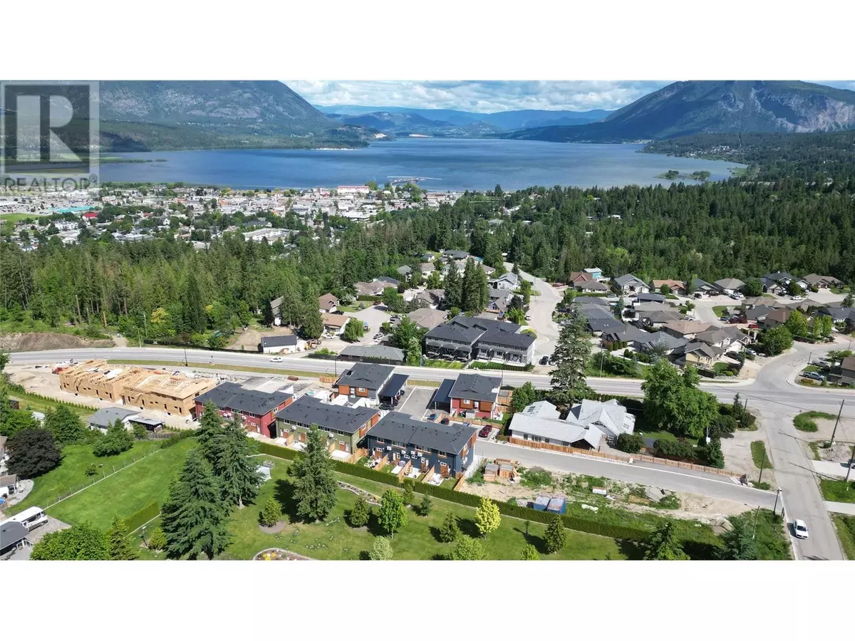 Salmon Arm, BC V1E2C8,981 12 ST Southeast #32