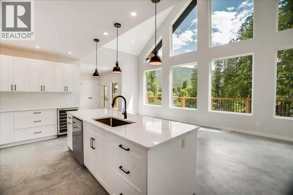 2801 HARLOW Road, Nelson, BC V1L6L3