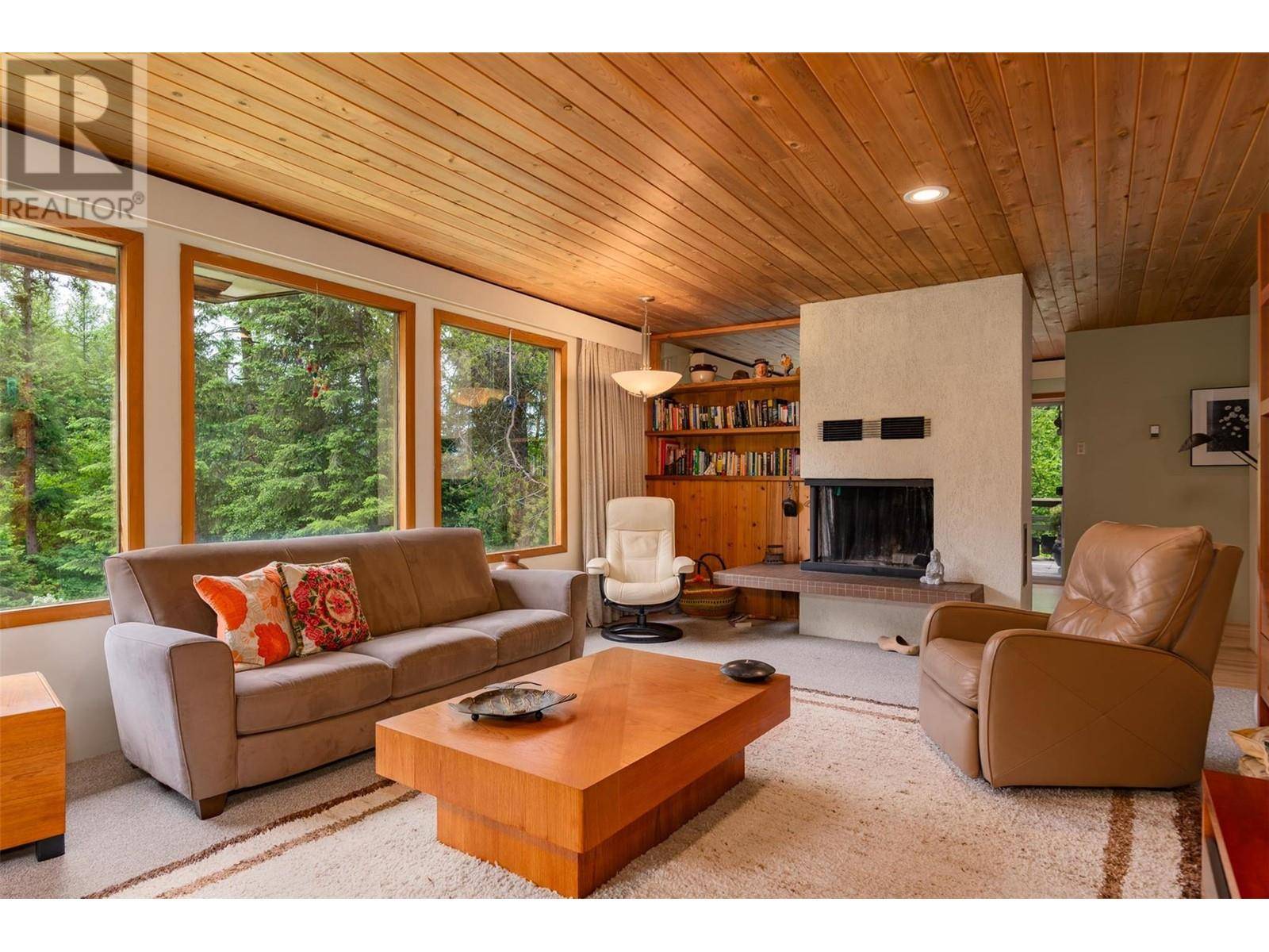 Fruitvale, BC V0G1L1,2083 Green Road