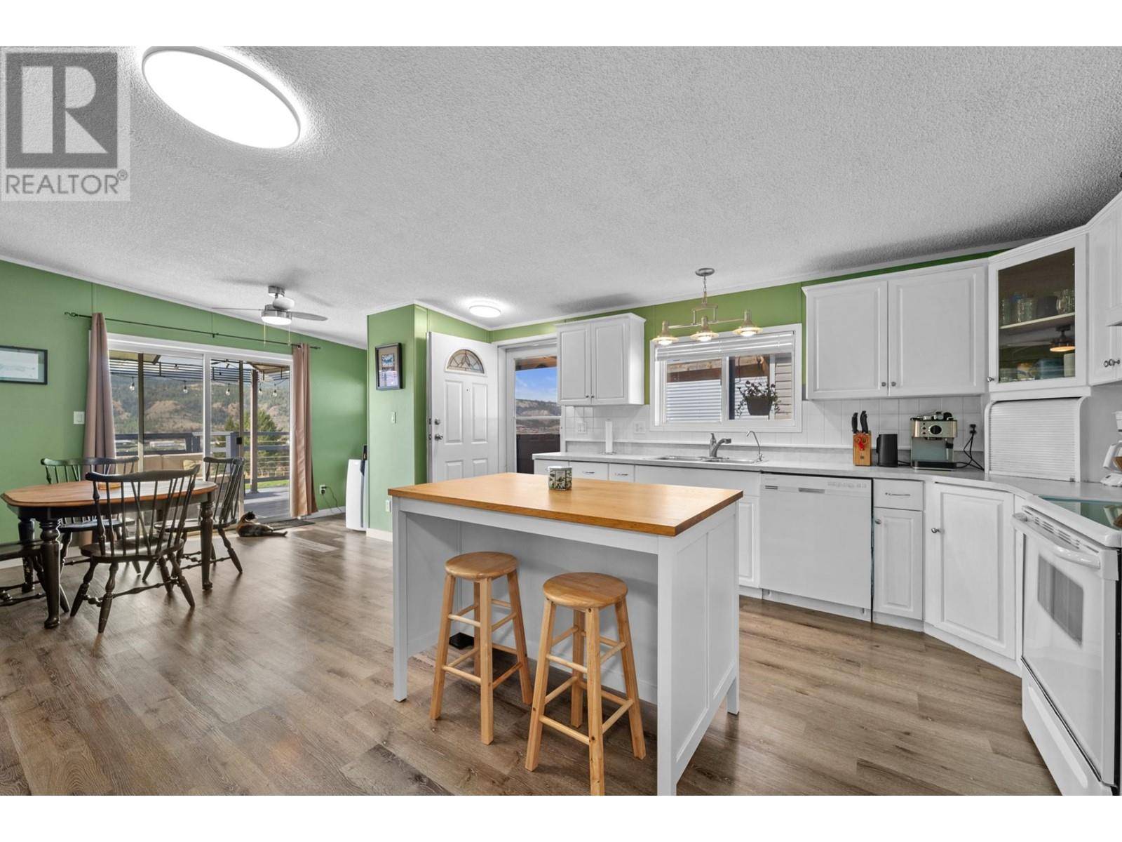 Kamloops, BC V2H1T7,3099 SHUSWAP  E RD #27