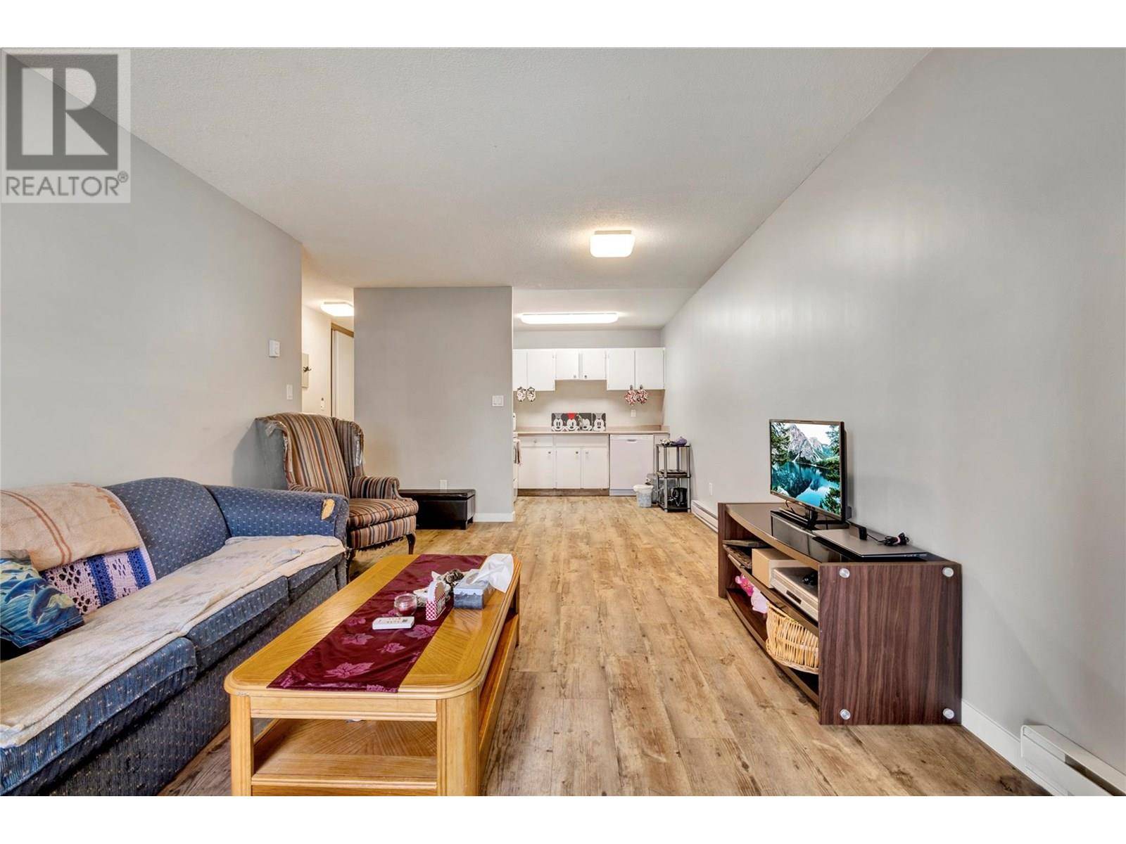 Kelowna, BC V1X5X8,395 Franklyn RD #107