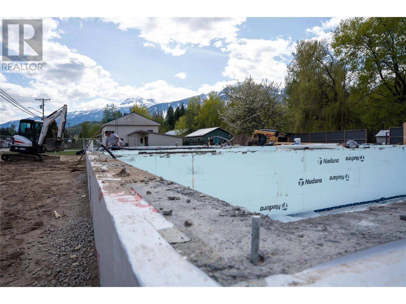 Revelstoke, BC V0E3K0,711 Big Eddy Road