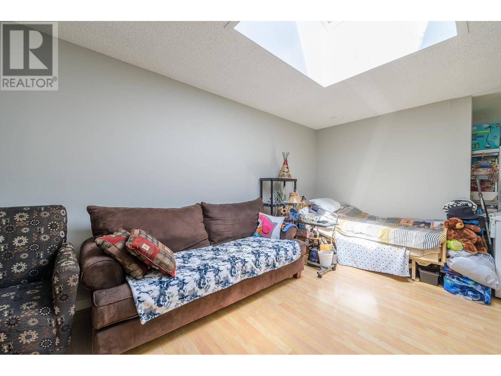 Kamloops, BC V2B7W6,1144 PEMBROKE Avenue