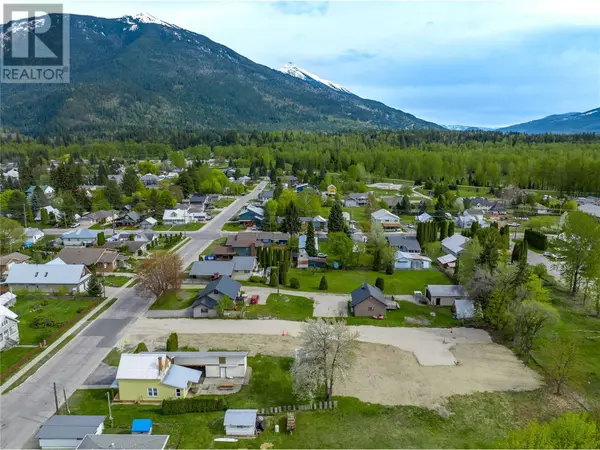 Revelstoke, BC V0E2S0,2-705 Eighth Street E
