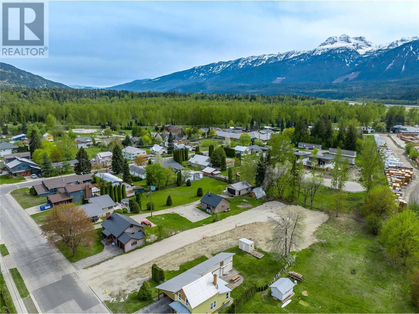 Revelstoke, BC V0E2S0,3-705 Eighth Street E