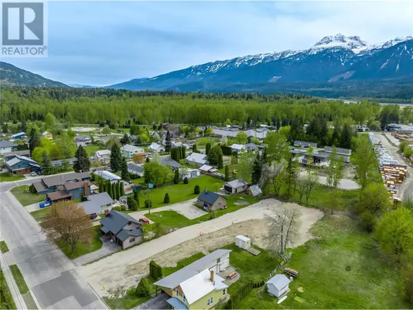 Revelstoke, BC V0E2S0,3-705 Eighth Street E