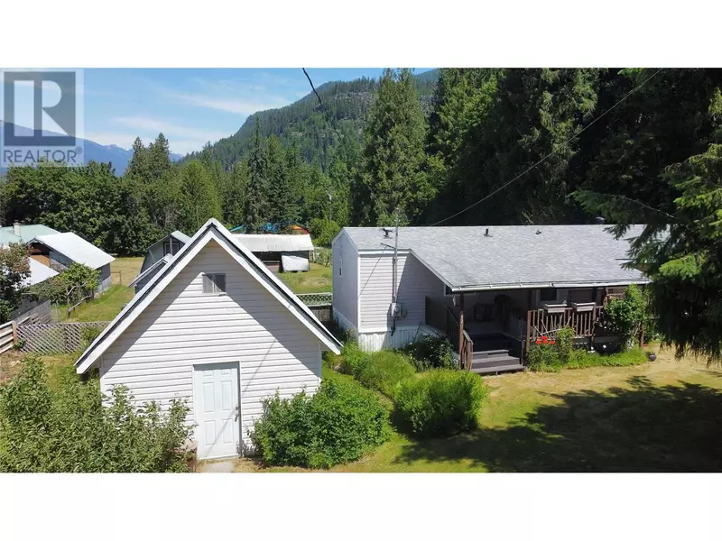 612 Fletcher Avenue, Slocan, BC V0G2C0