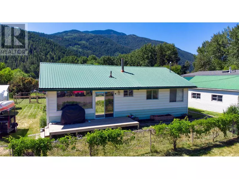 5783 Ponderosa Road, Falkland, BC V0E1W0