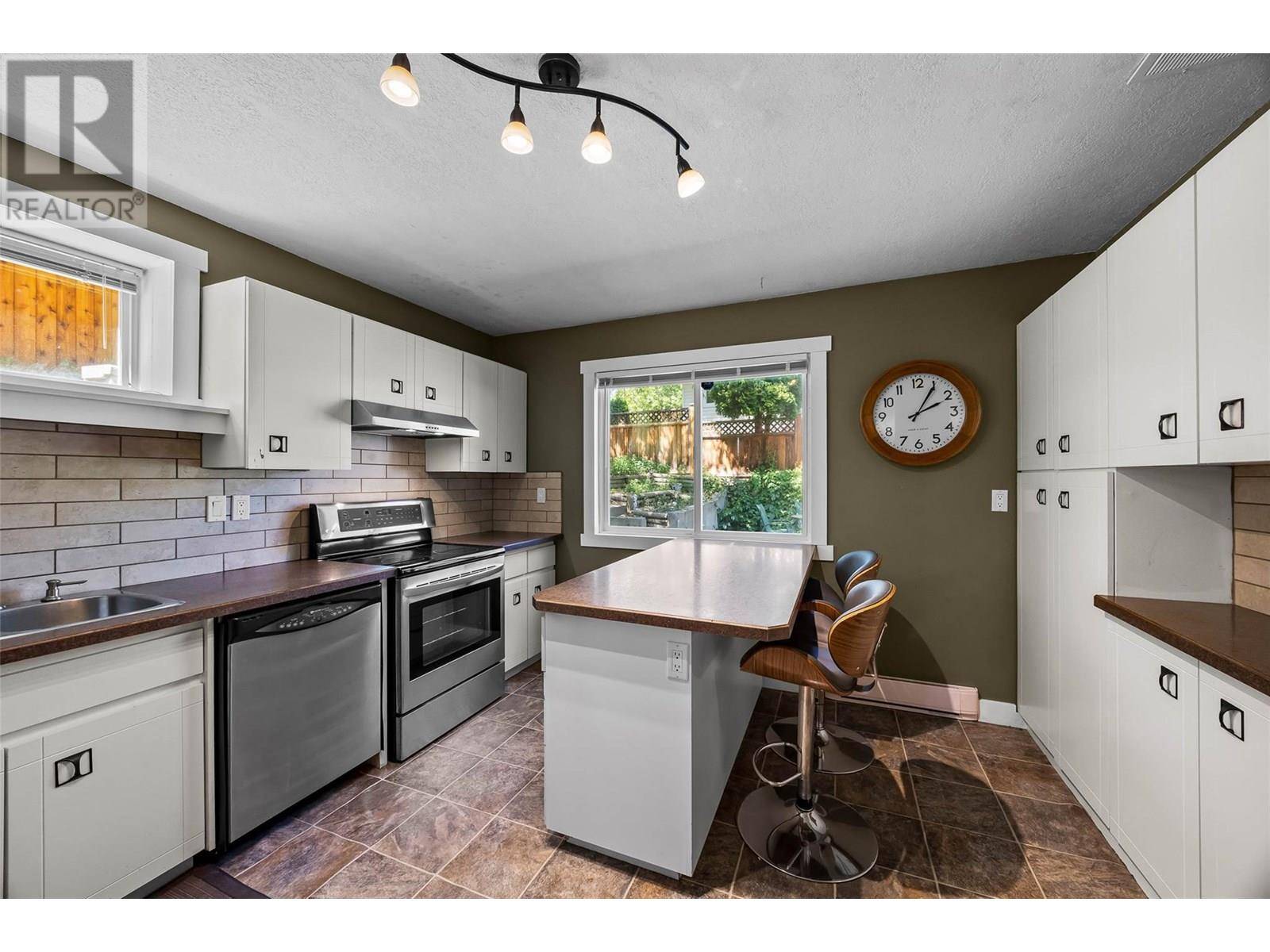 Kamloops, BC V2B7S6,1172 LINTHORPE Road