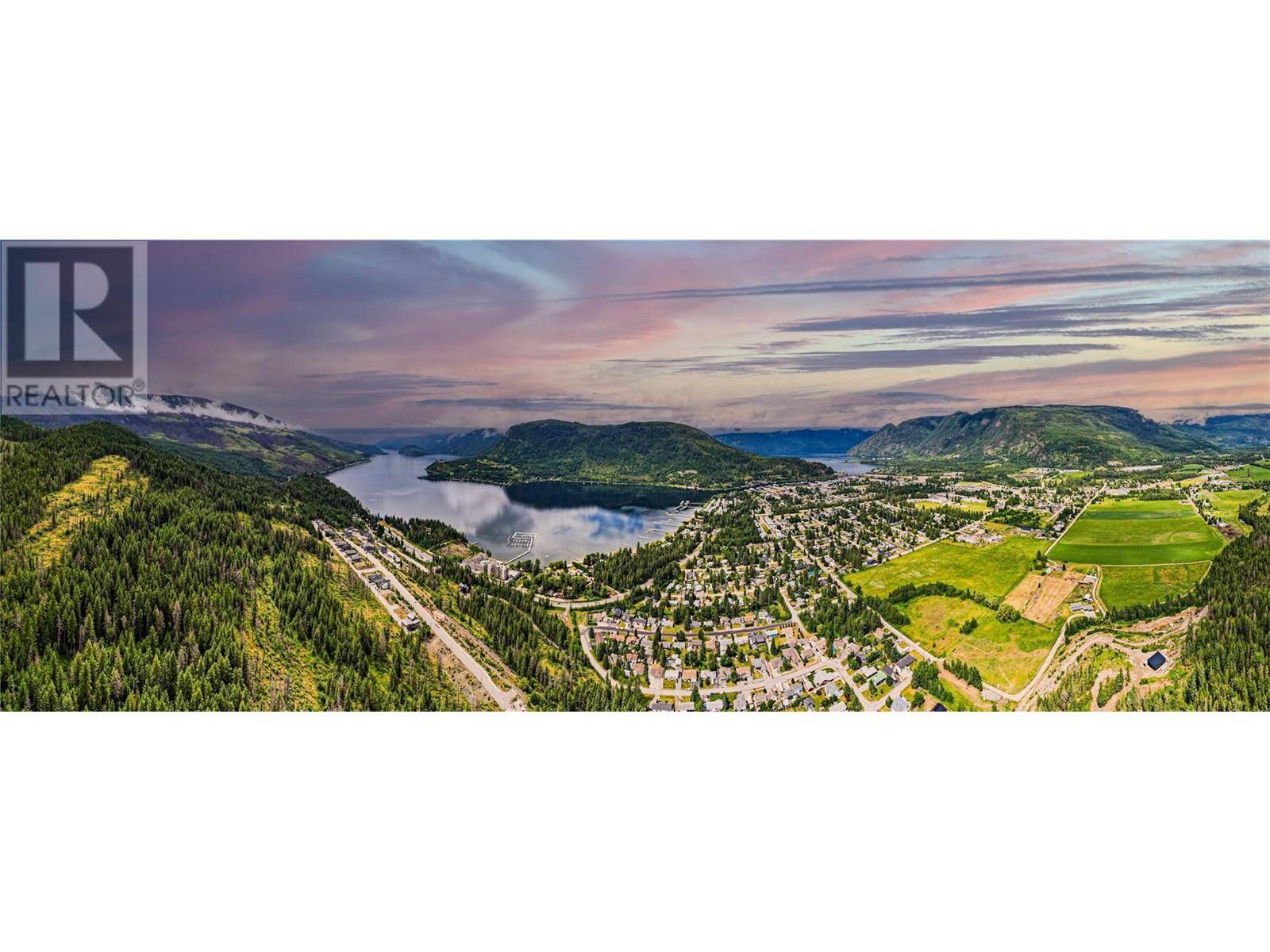 Sicamous, BC V0E2V1,402 Oak Avenue