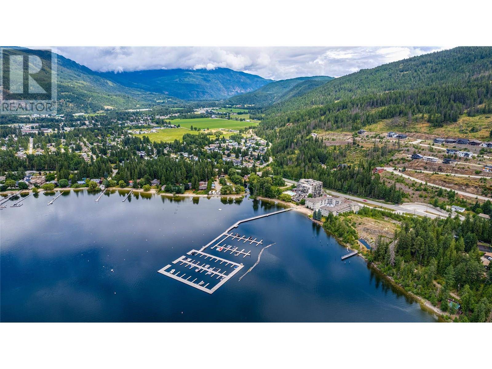 Sicamous, BC V0E2V1,402 Oak Avenue