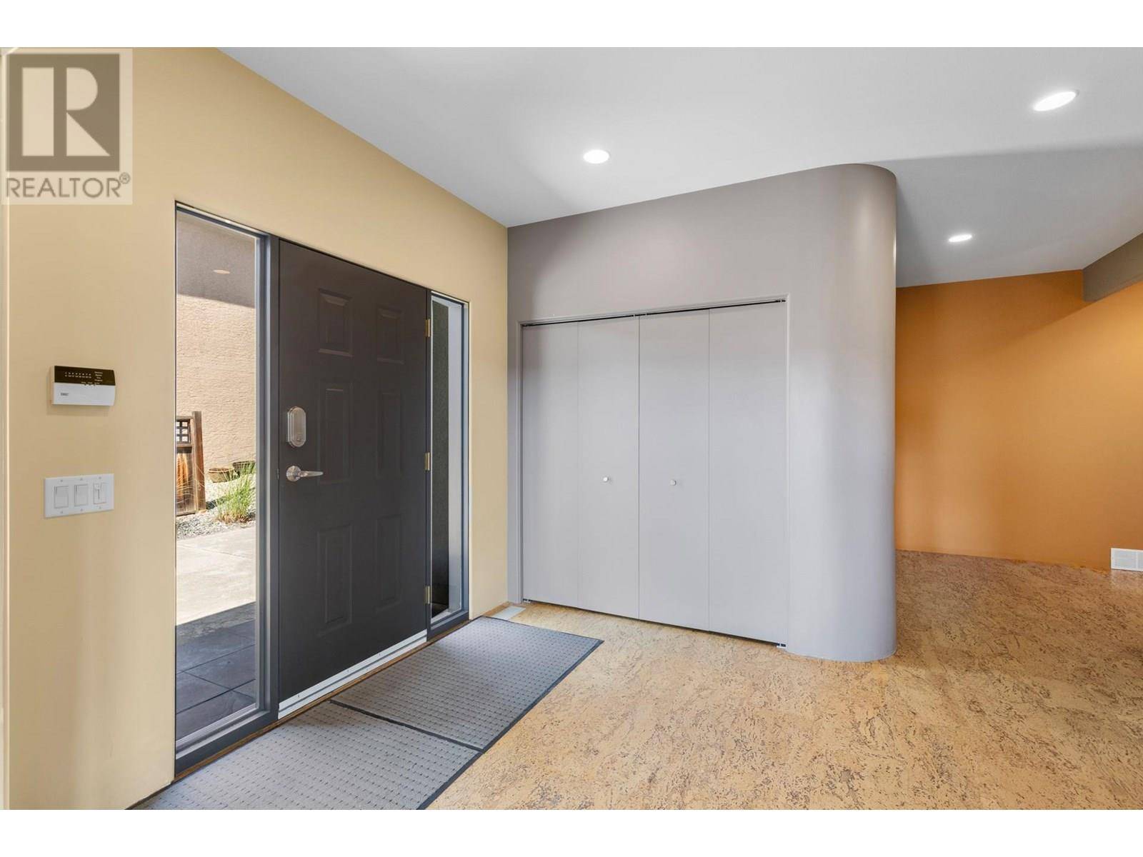 Kelowna, BC V1V1Y2,2111 Lillooet Crescent