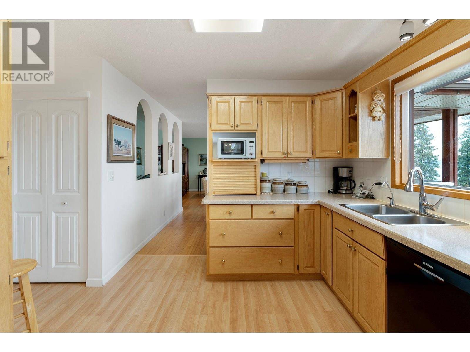 Peachland, BC V0H1X7,6514 Ferguson Place