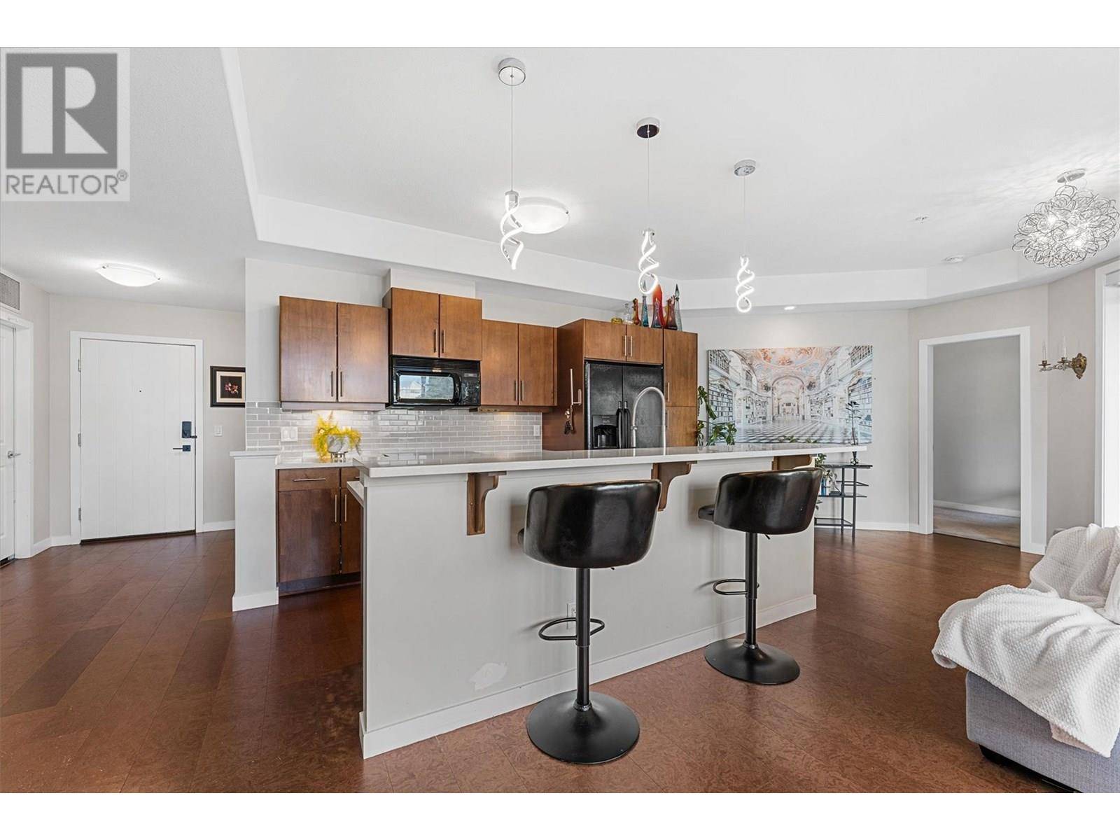 1933 Ambrosi RD #206, Kelowna, BC V1Y4S1