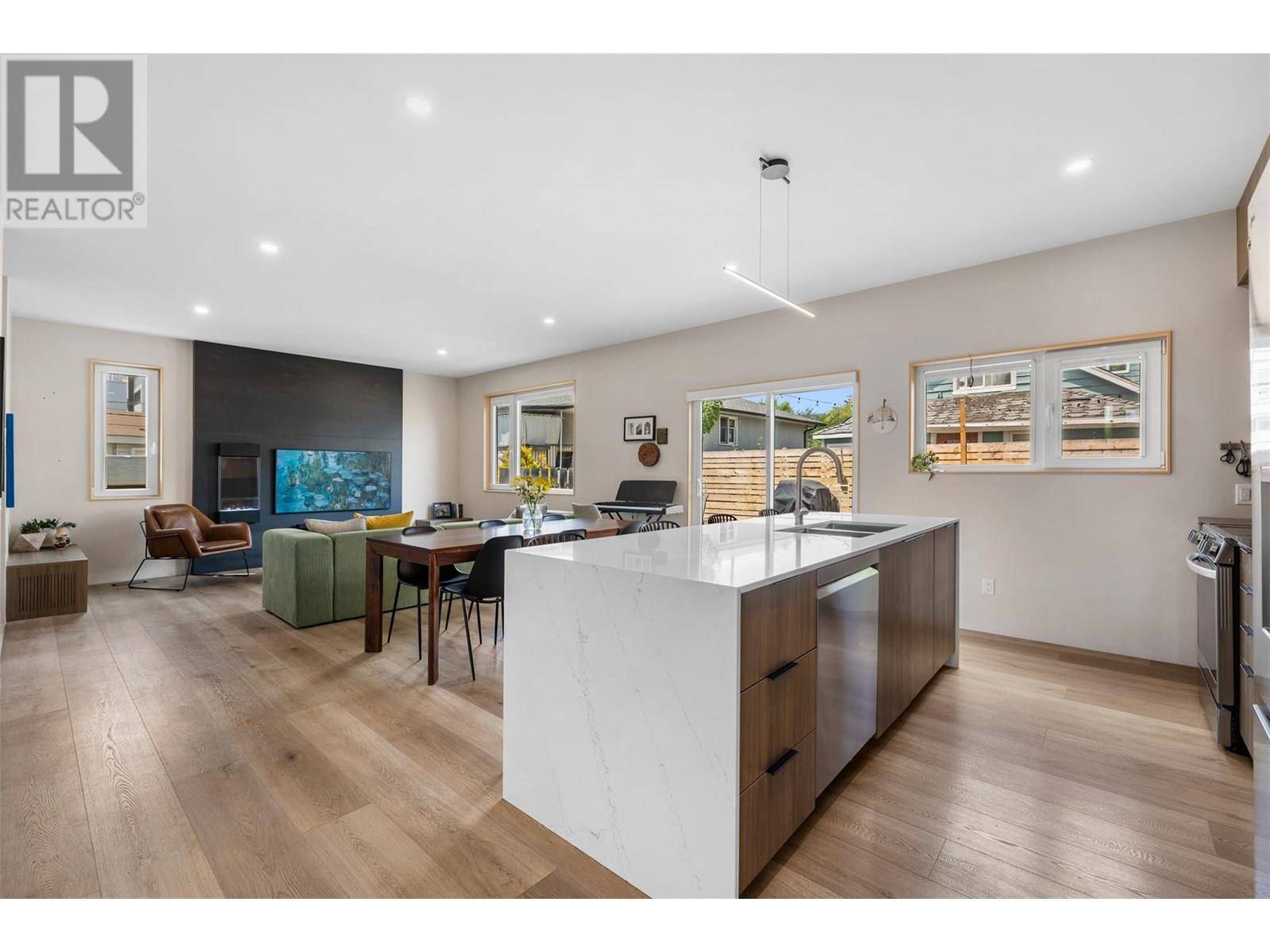 Kelowna, BC V1Y7A6,949 & 951 Coronation Avenue