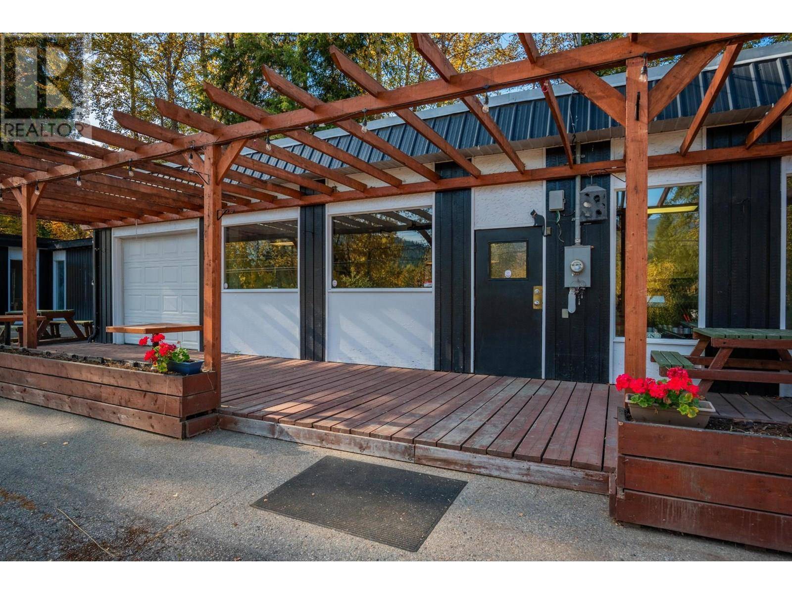 Fruitvale, BC V0G1L0,1841 3B Highway