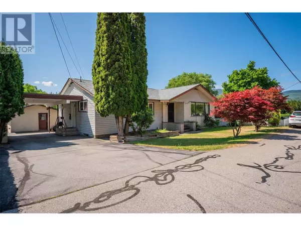 235 10TH Avenue, Montrose, BC V0G1P0