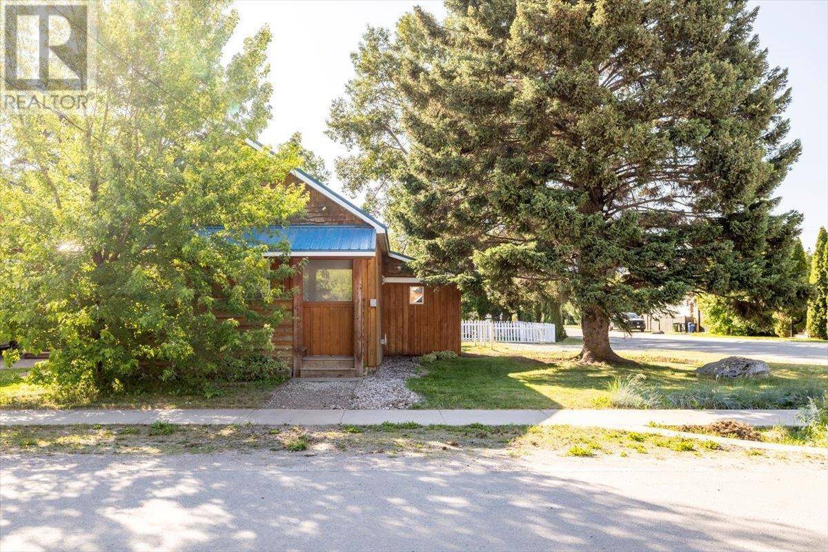 Fernie, BC V0B1M0,702 9th Avenue