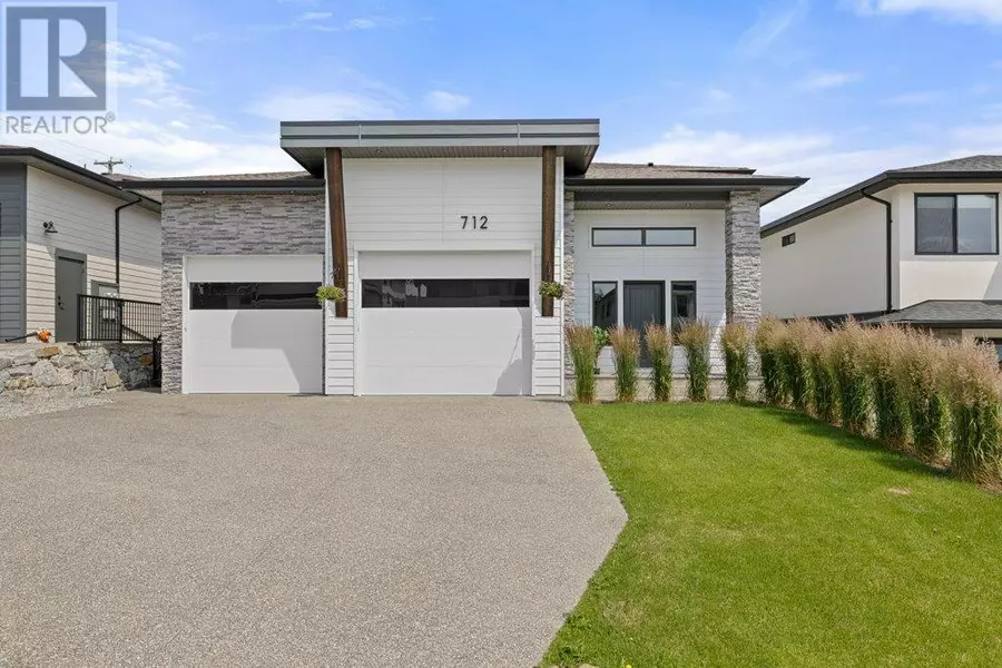 712 Lake Court, West Kelowna, BC V1Z0A3