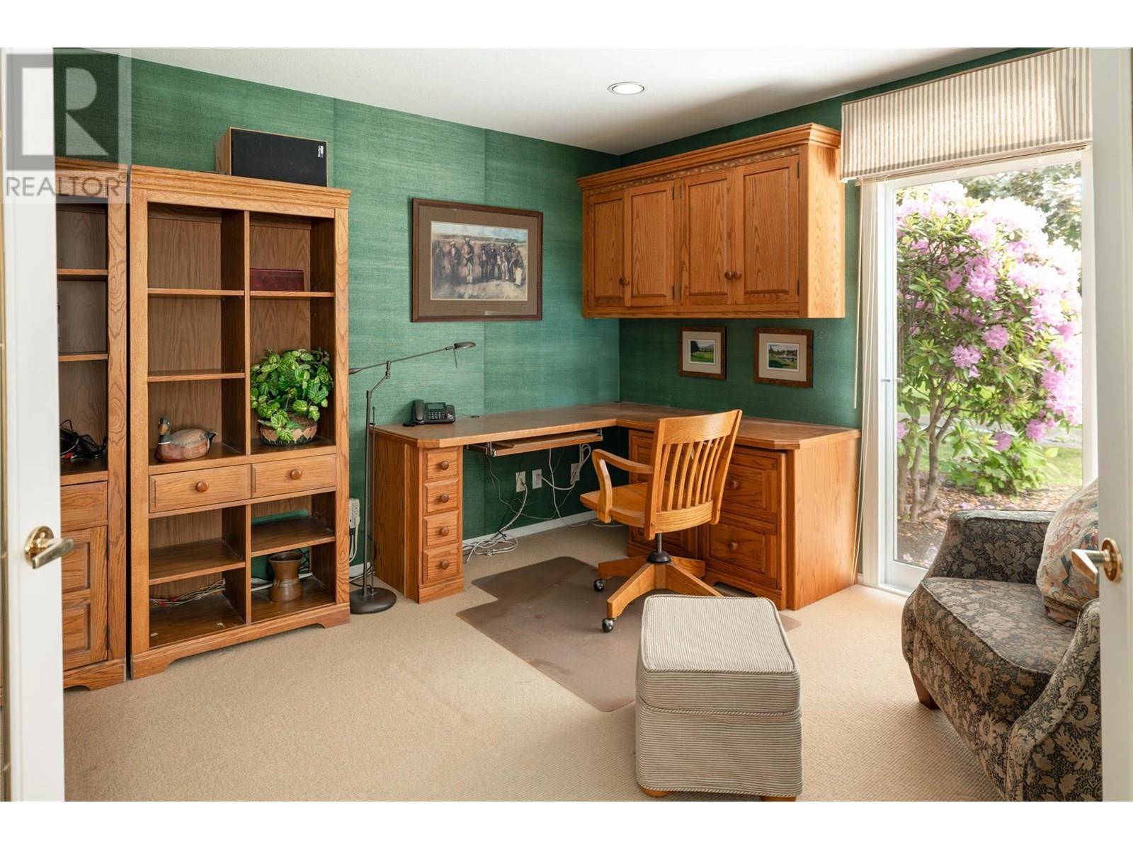 Kelowna, BC V1V1P8,595 YATES RD #404