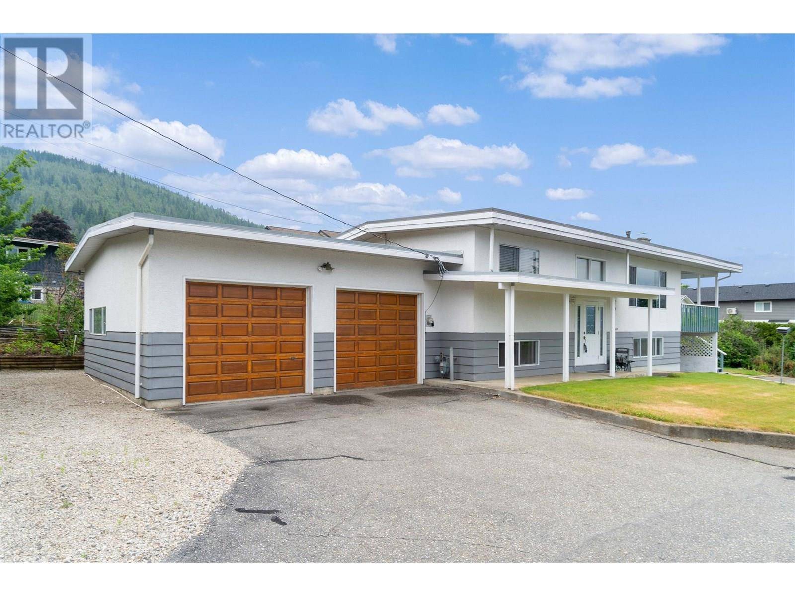Salmon Arm, BC V1E2G8,1431 15 Street SE