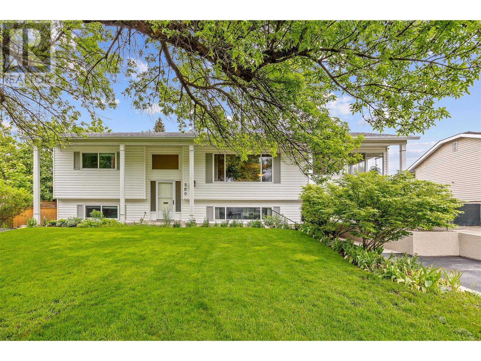 980 THOMPSON Road, Kelowna, BC V1X3X1
