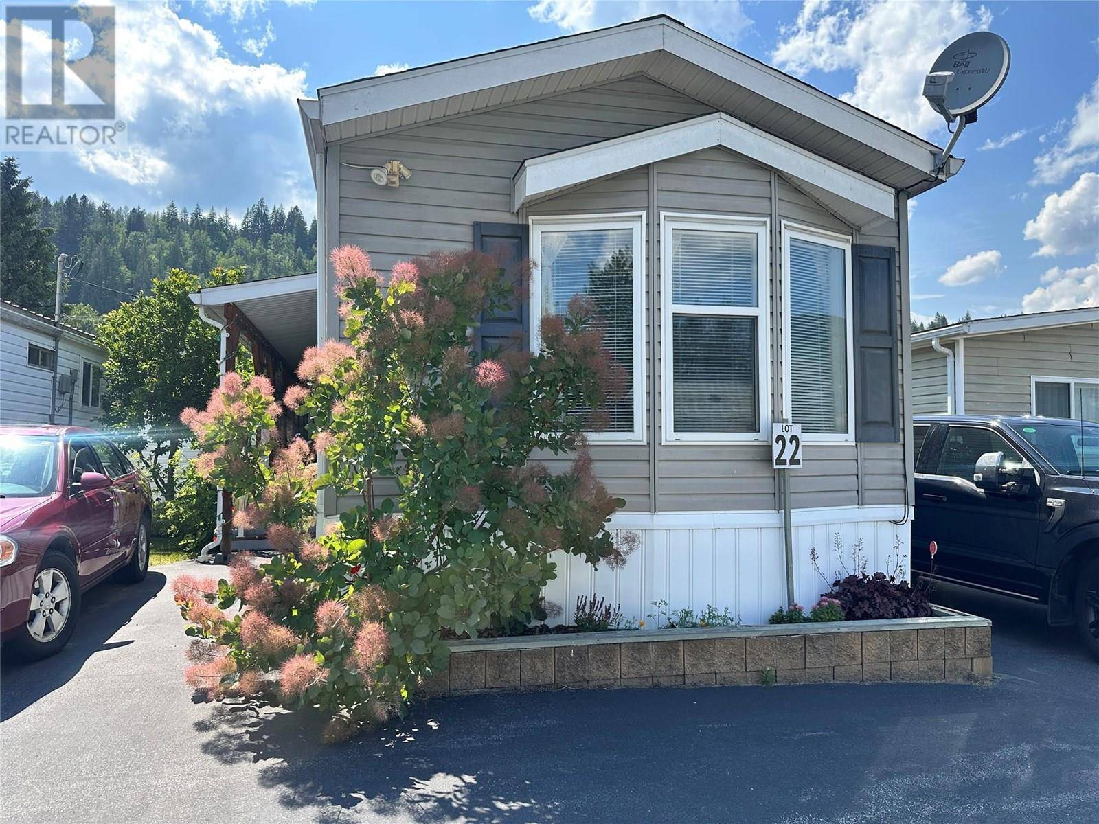 1545 COLUMBIA AVE #11, Castlegar, BC V1N1J1