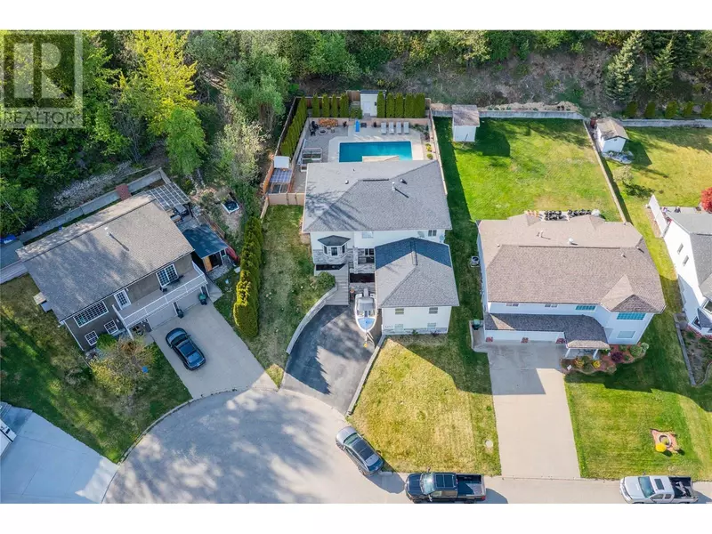 3410 Windsor Place, Castlegar, BC V1N4E2
