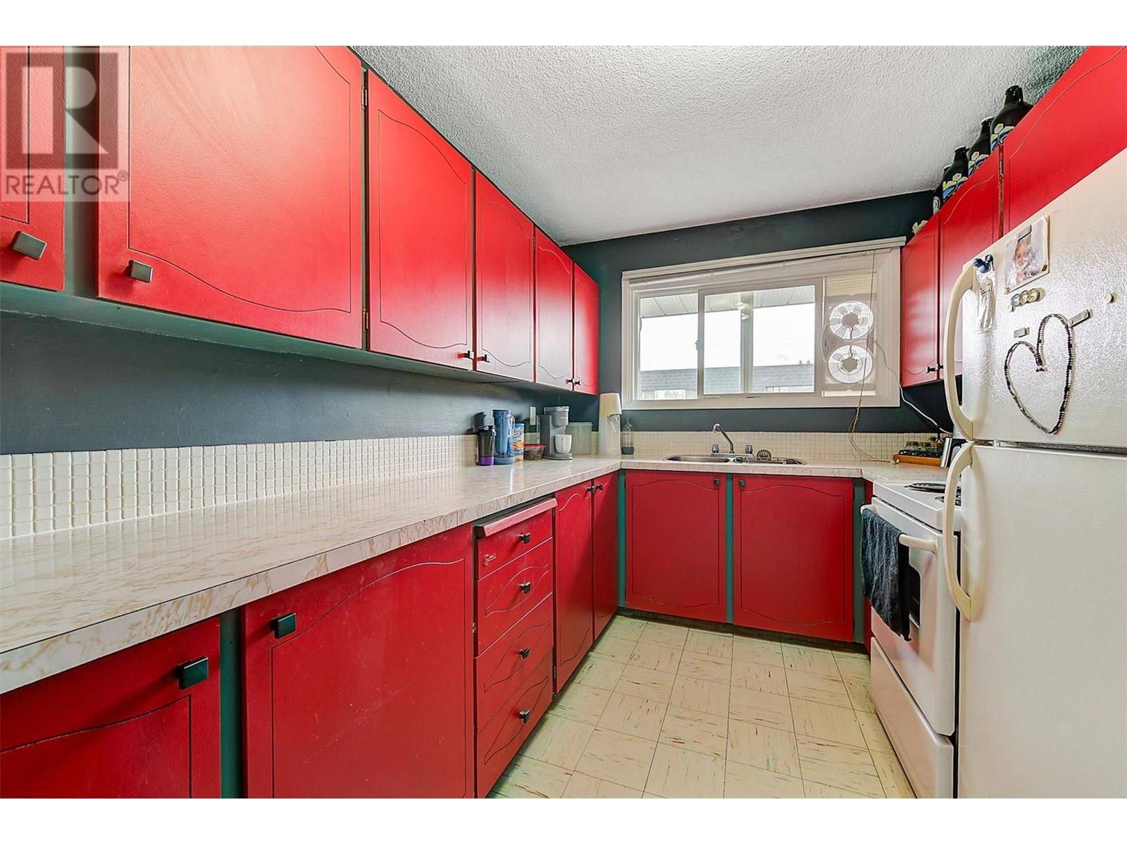 Kelowna, BC V1Y8K5,1291 Bernard AVE #6