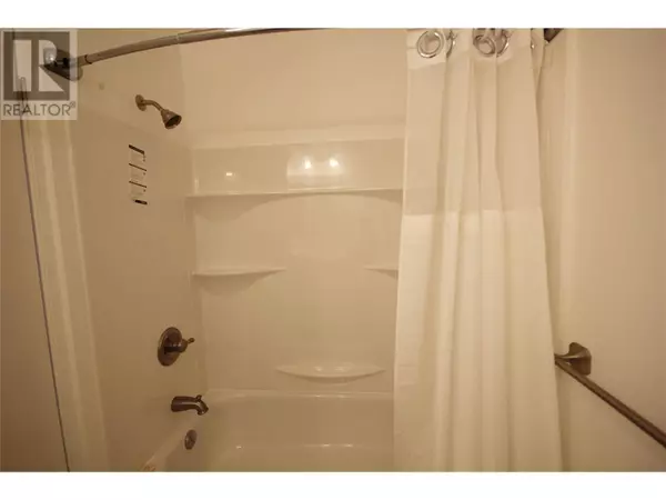 Penticton, BC V2A7K1,150 Skaha PL #402