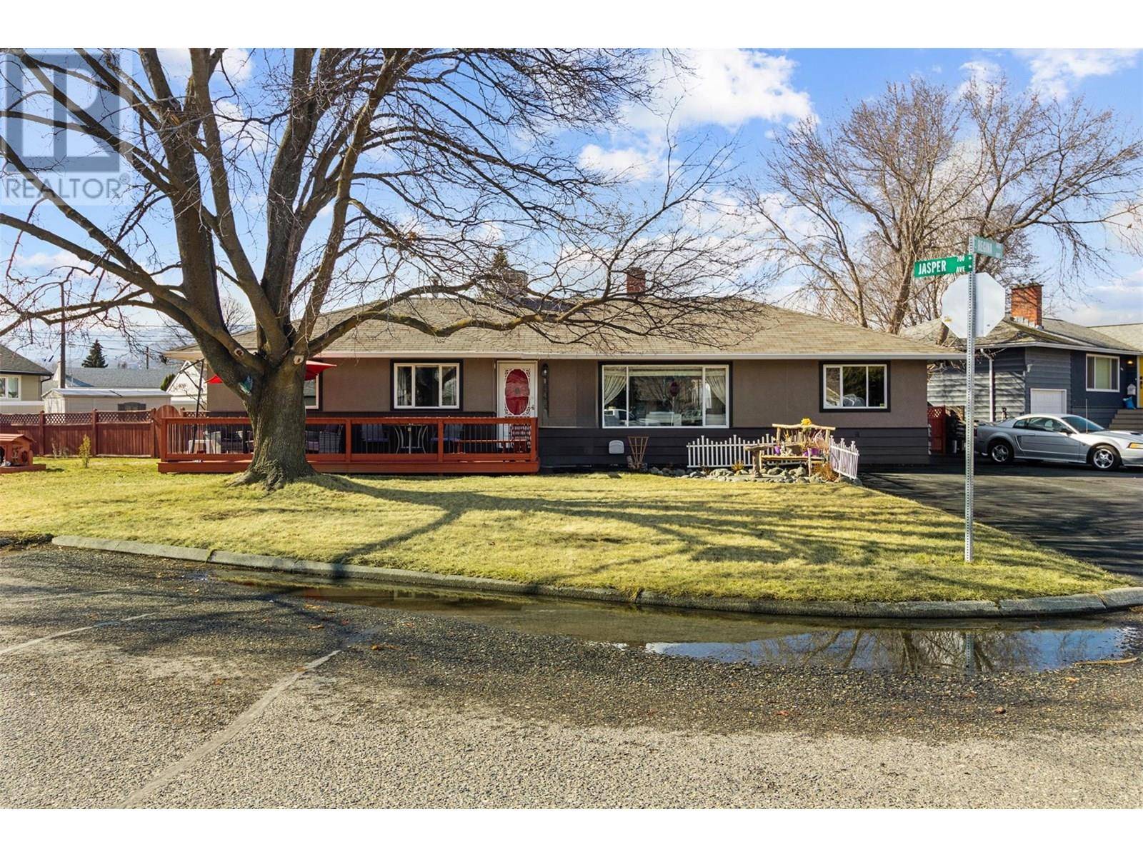 Kamloops, BC V2B1N6,601 REGINA Avenue