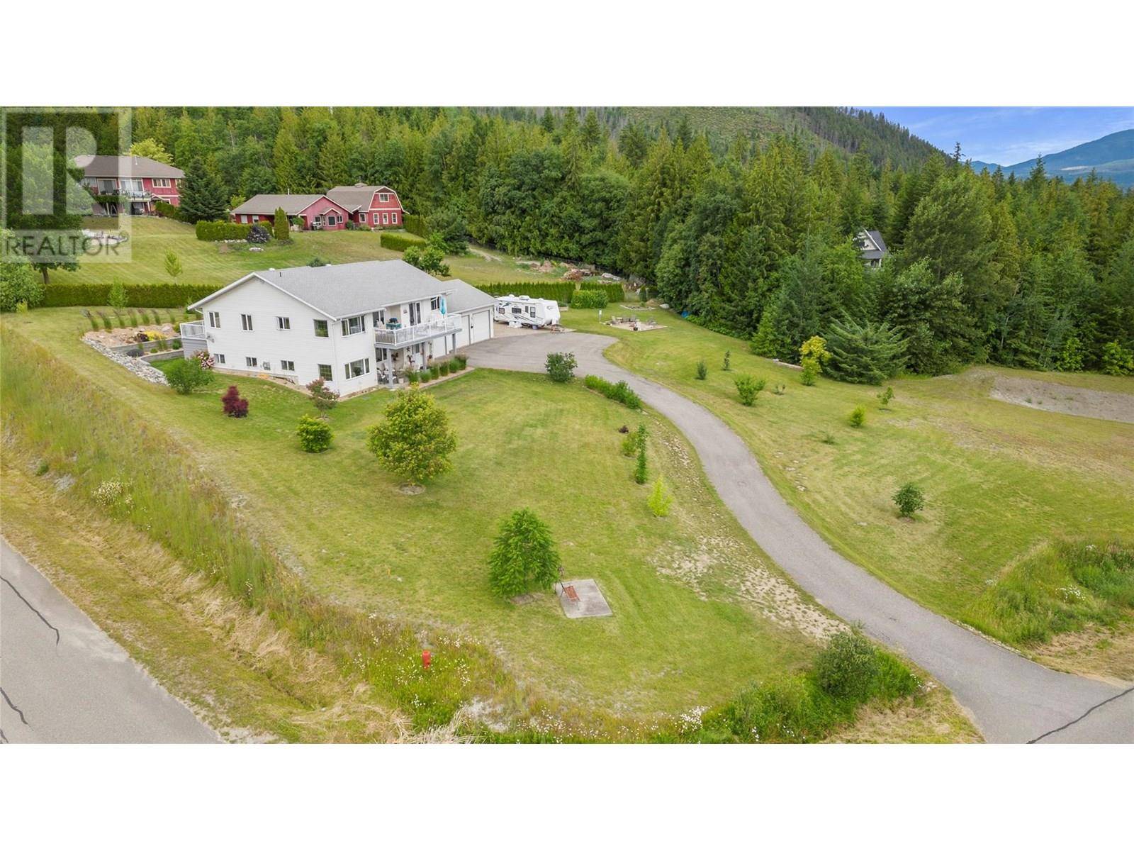 2190 Country Woods Road, Sorrento, BC V0E2W1