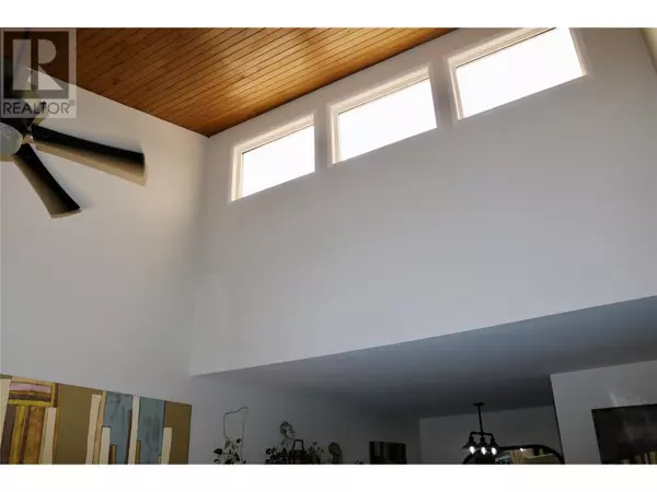 Kelowna, BC V1Y8L7,1056 Bernard AVE #305