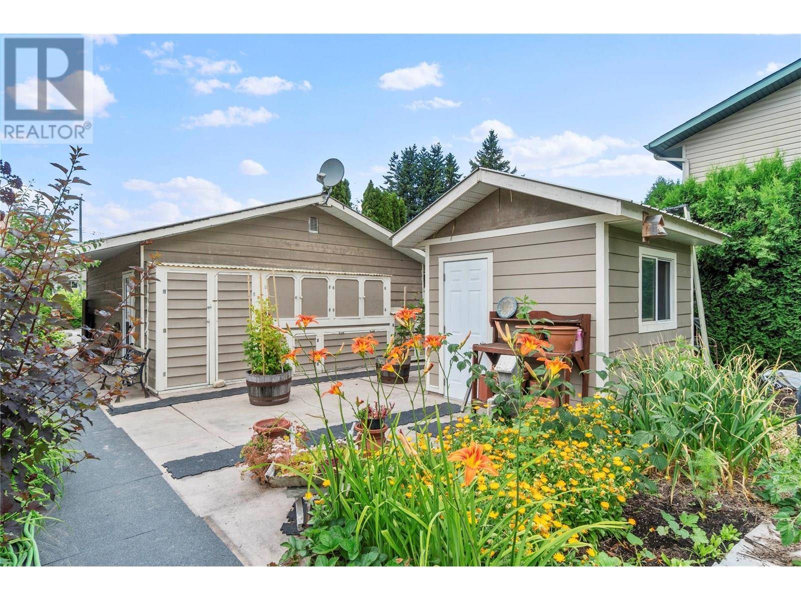 Salmon Arm, BC V0E1K0,7250 52 Street NE