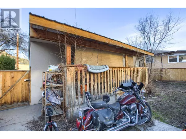 Kelowna, BC V1Y2S3,842 Walrod Street