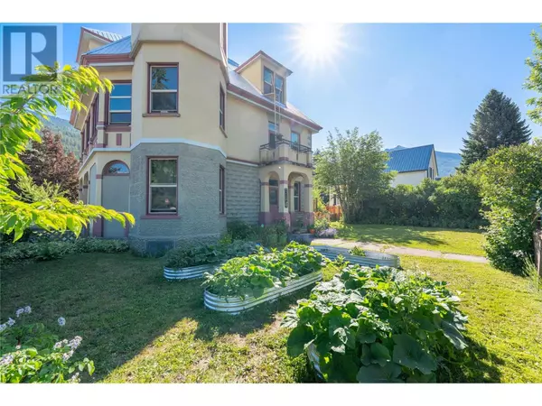 Revelstoke, BC V0E2S0,304 Second Street E