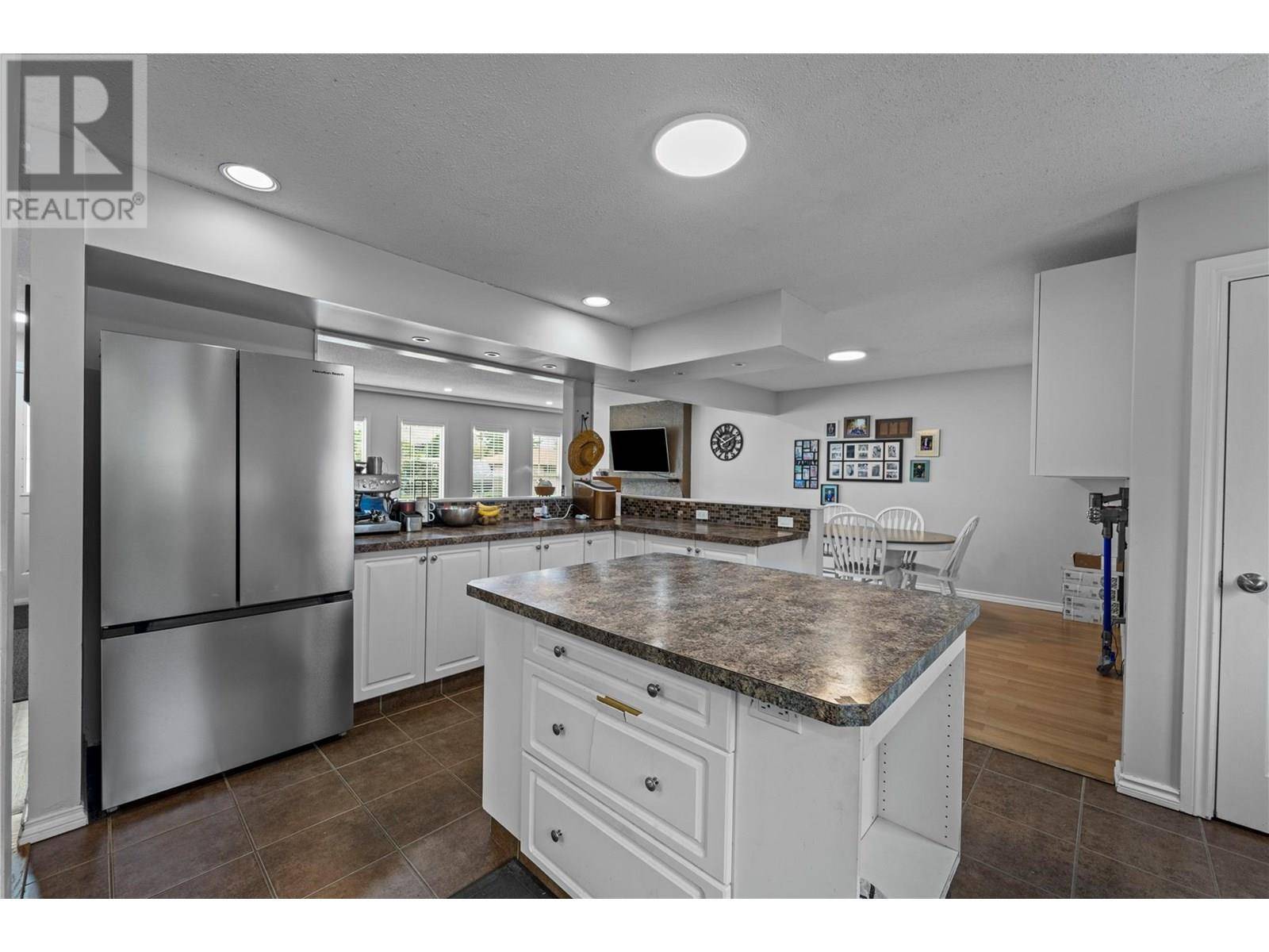 Kamloops, BC V2B6V9,2584 TUPELA Drive