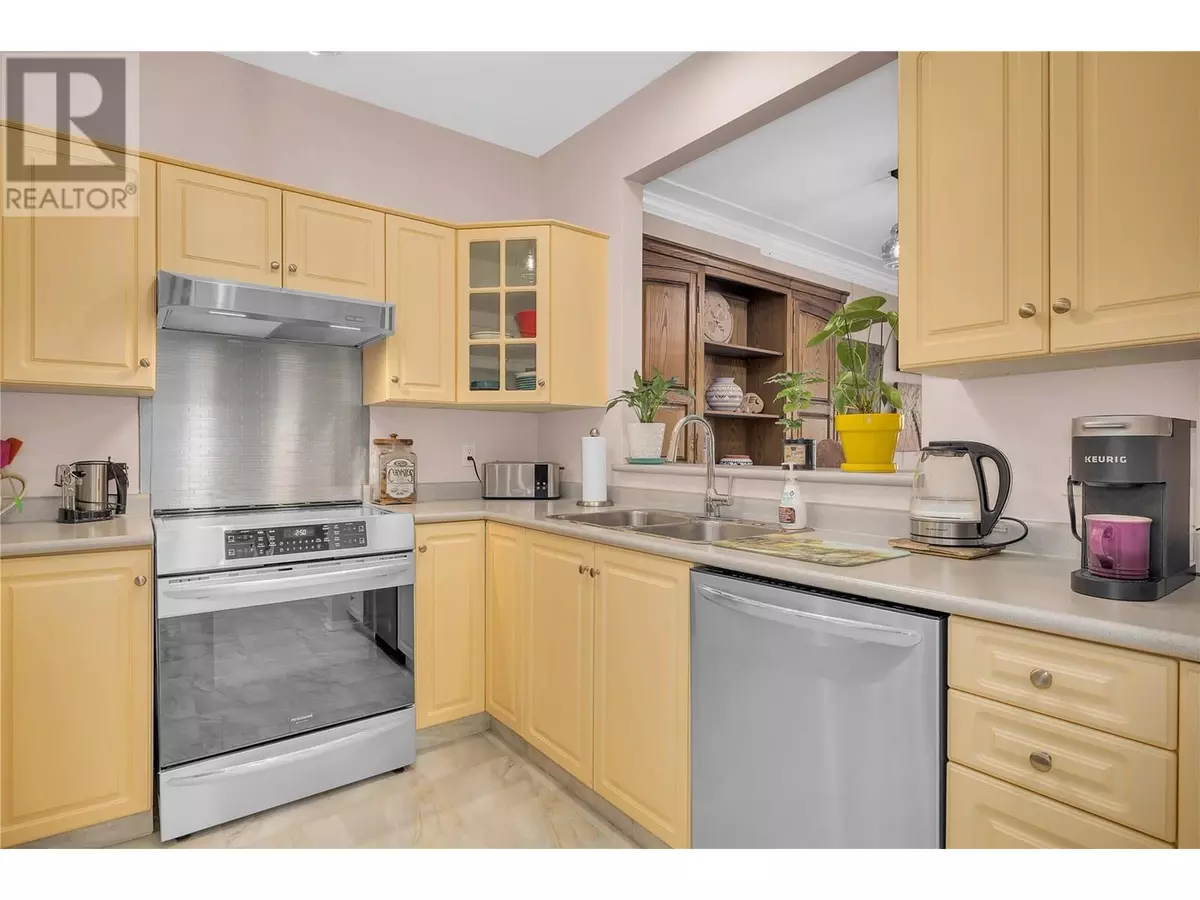 Kelowna, BC V1Y9R1,877 KLO RD #217