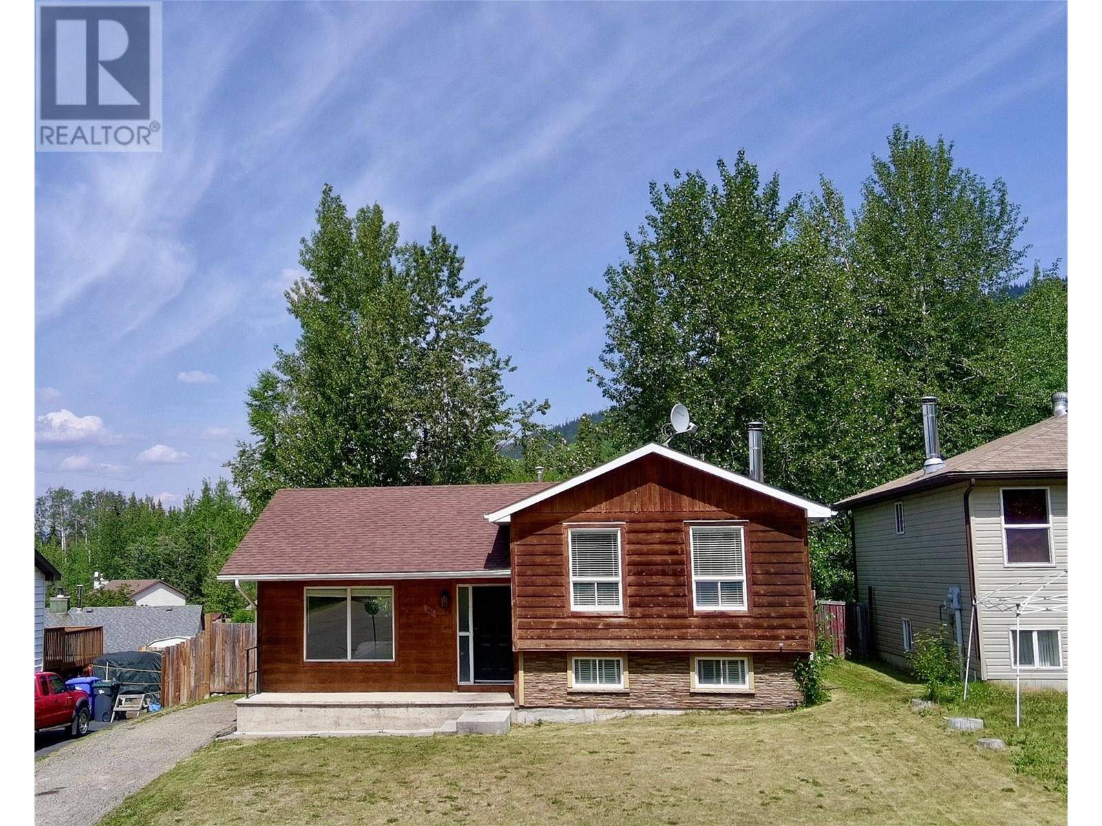 140 Wapiti Crescent, Tumbler Ridge, BC V0C2W0