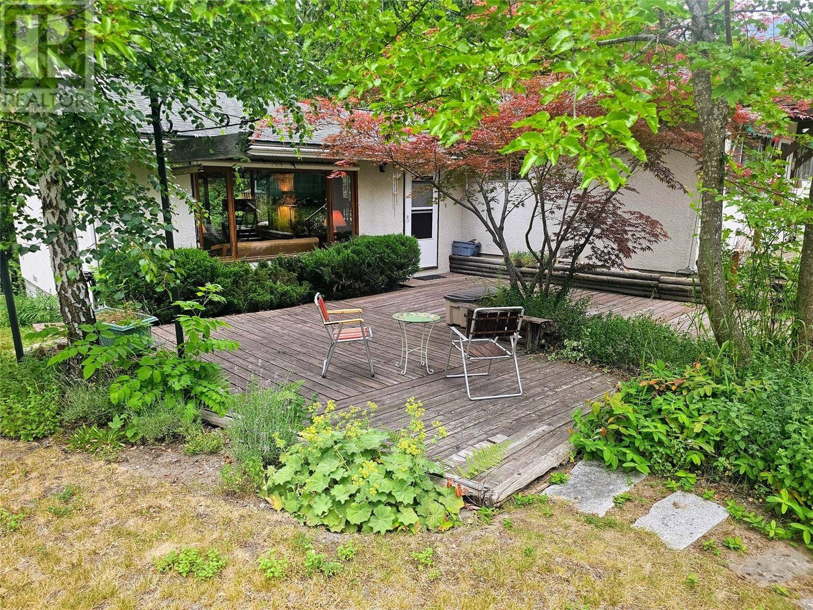 814 Gore Street W, Nelson, BC V1L3H5