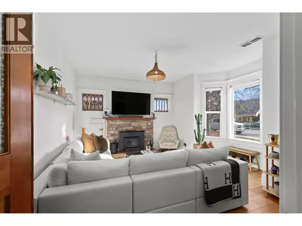 Kelowna, BC V1Y6L9,784 Lawrence Avenue