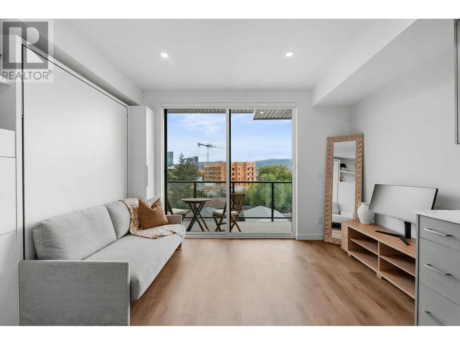 1301 Belaire AVE #516, Kelowna, BC V1Y0L6